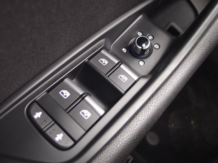 Vehicle Image 37