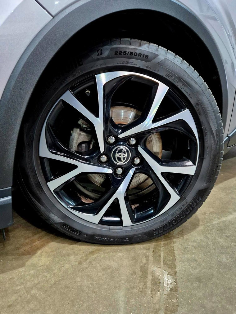 Vehicle Image 12