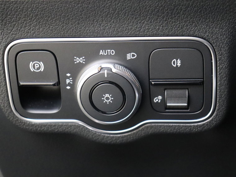 Vehicle Image 28