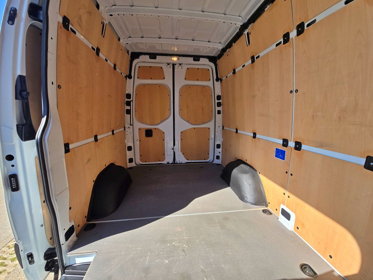 Vehicle Image 28