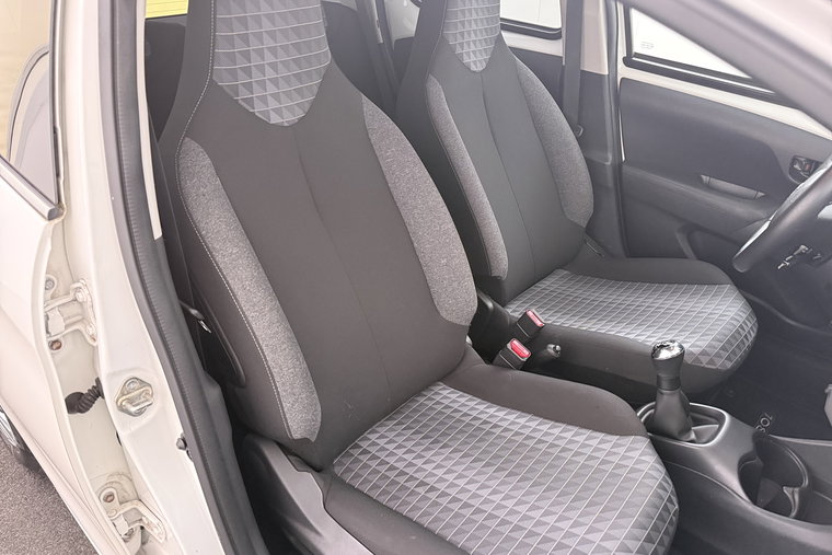 Vehicle Image 14