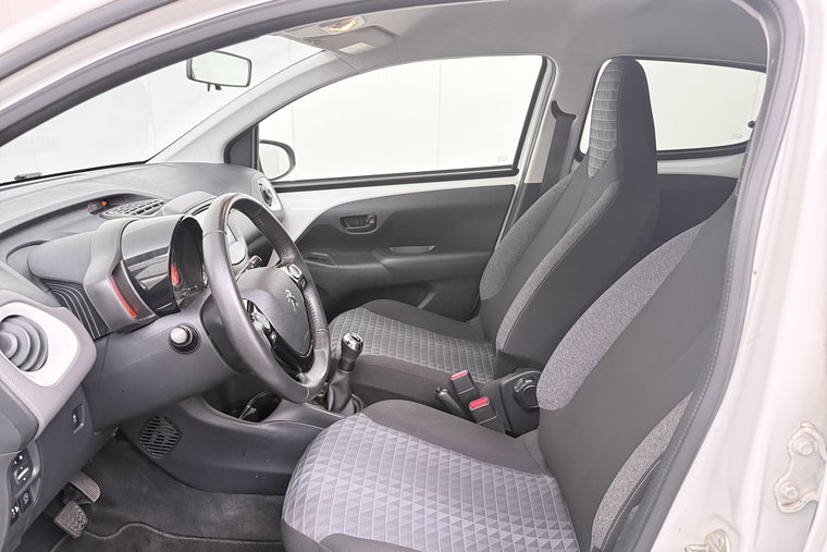 Vehicle Image 10