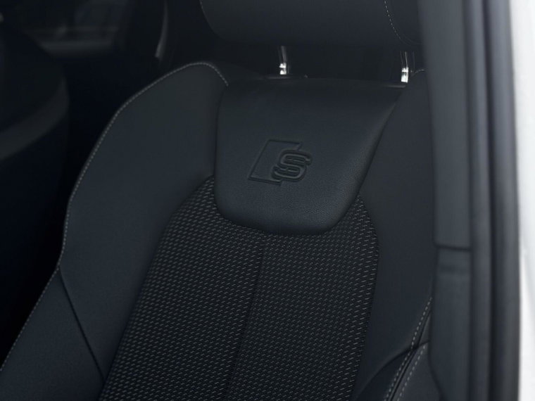 Vehicle Image 27