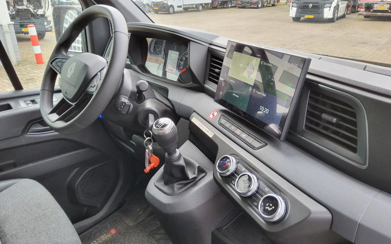 Vehicle Image 16