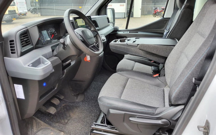 Vehicle Image 11