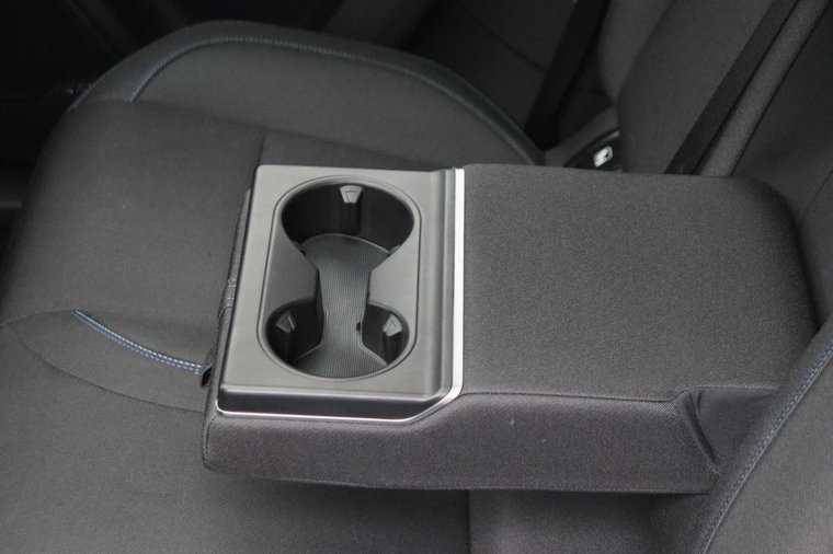 Vehicle Image 25