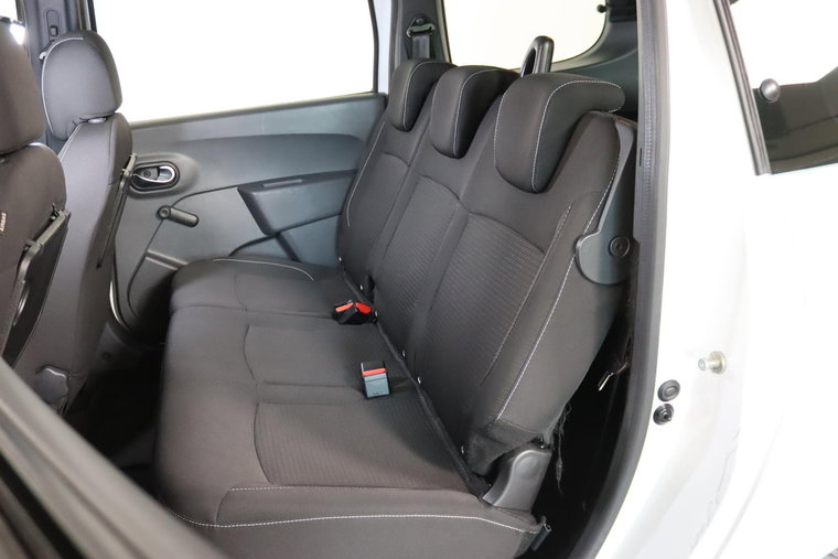 Vehicle Image 21