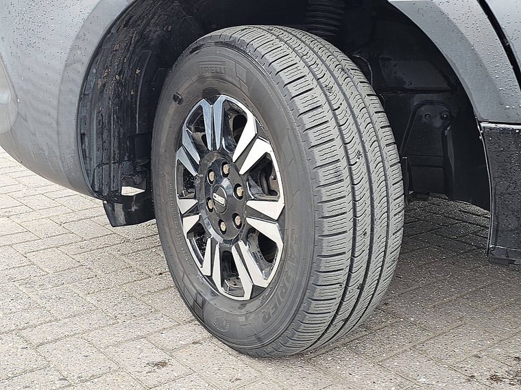 Vehicle Image 16