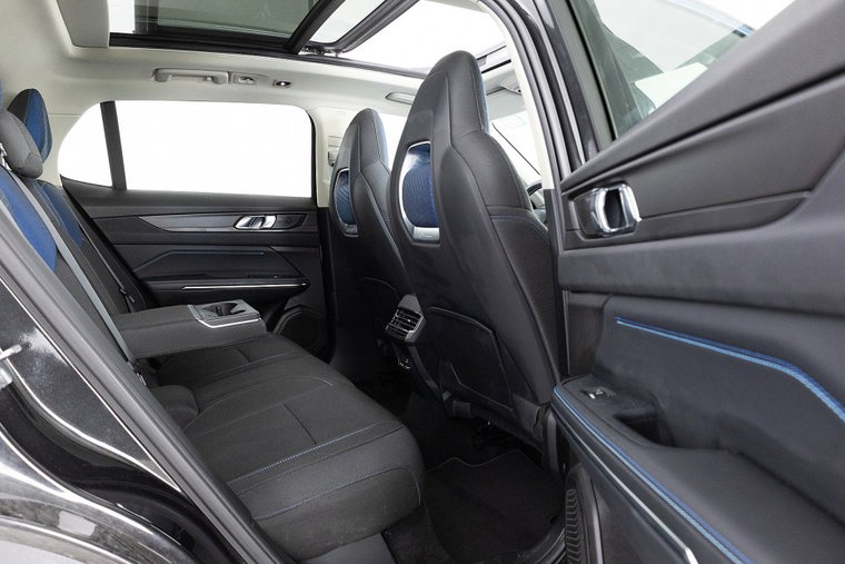 Vehicle Image 8