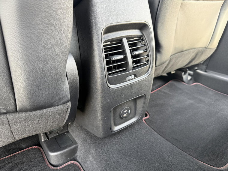 Vehicle Image 38