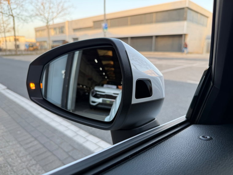 Vehicle Image 26