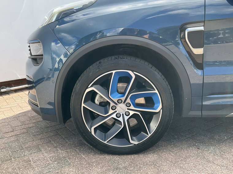 Vehicle Image 21