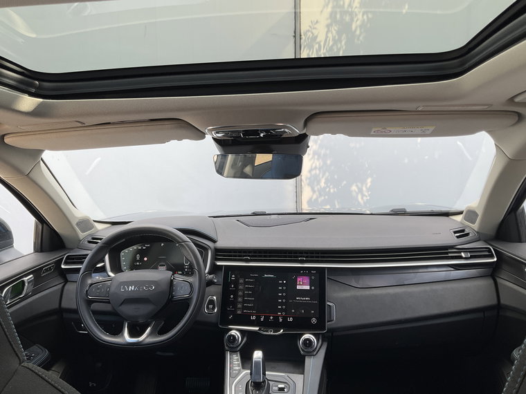 Vehicle Image 4