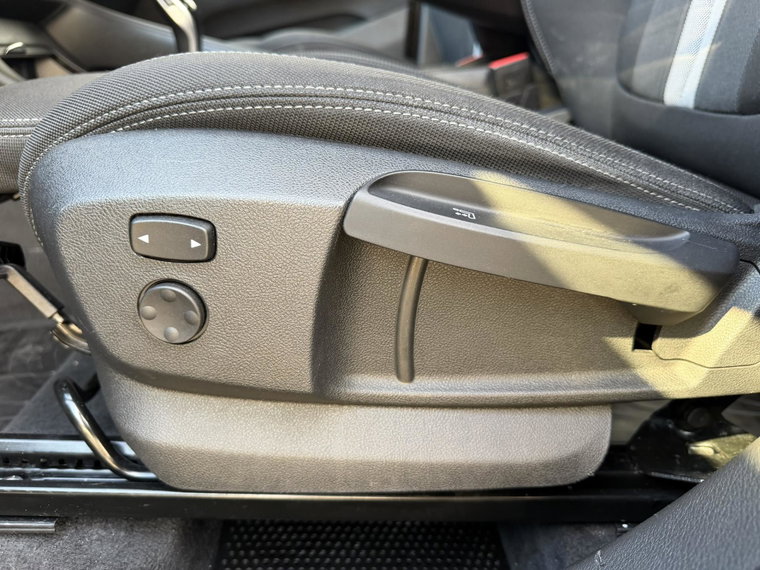 Vehicle Image 38