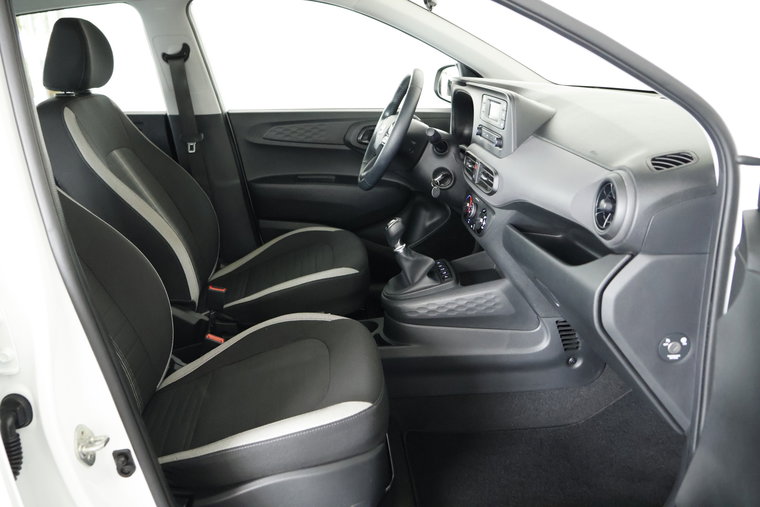 Vehicle Image 11