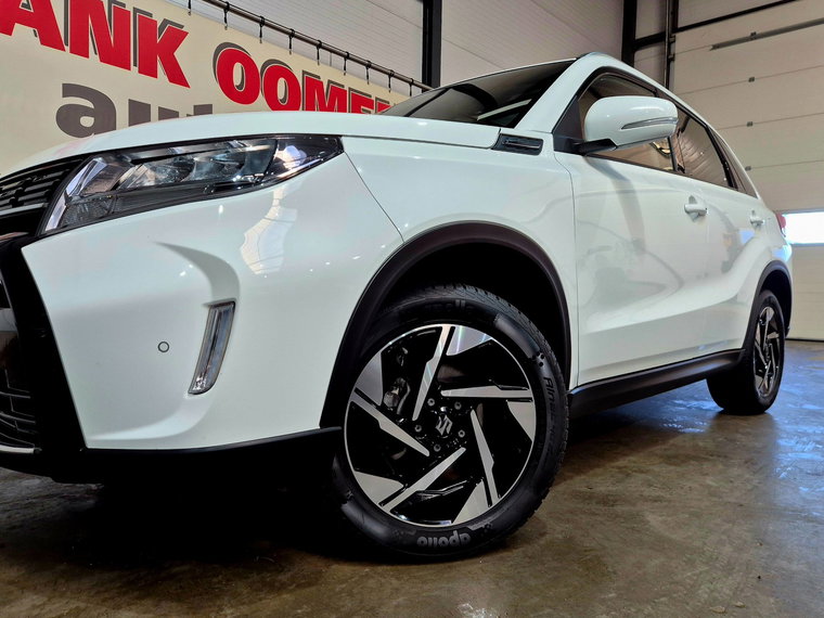 Vehicle Image 12