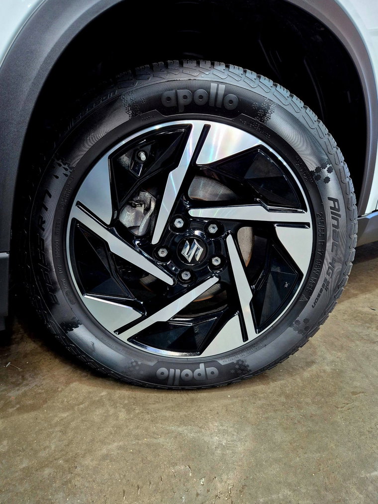 Vehicle Image 13