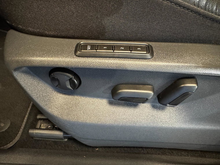 Vehicle Image 27