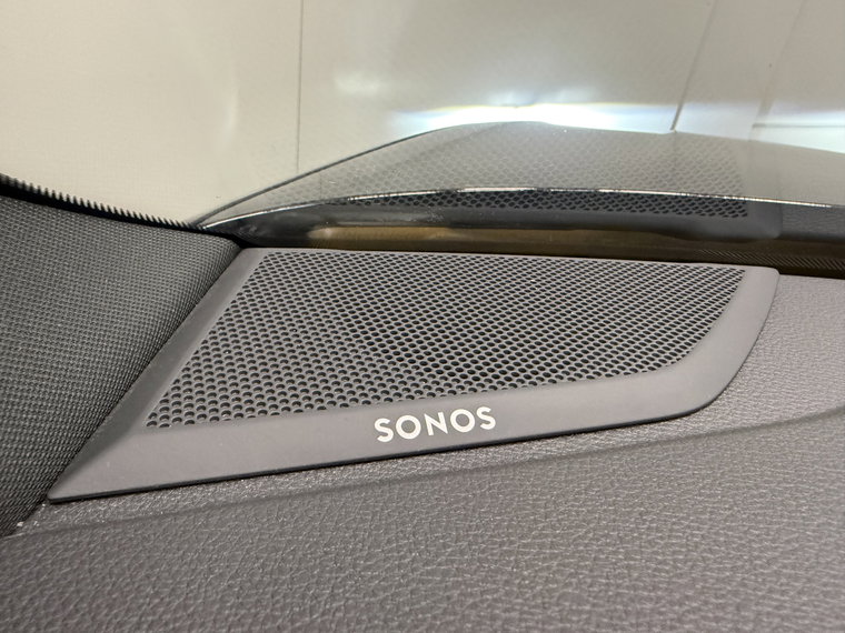 Vehicle Image 25