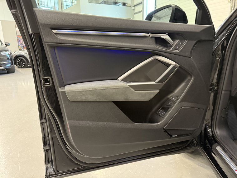 Vehicle Image 38