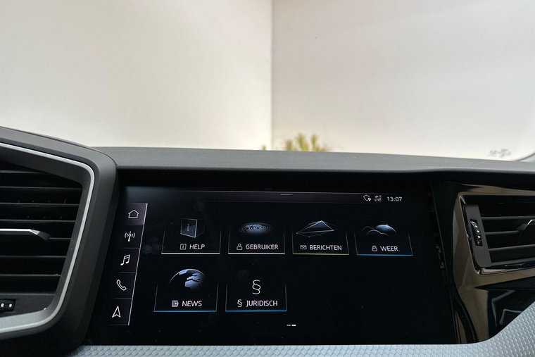 Vehicle Image 28