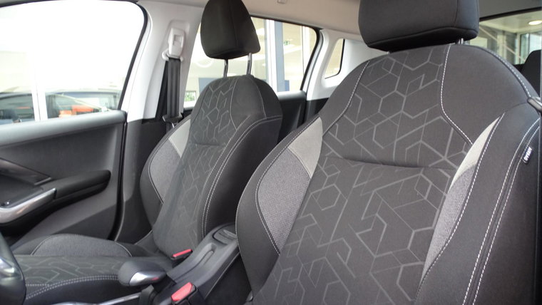 Vehicle Image 15