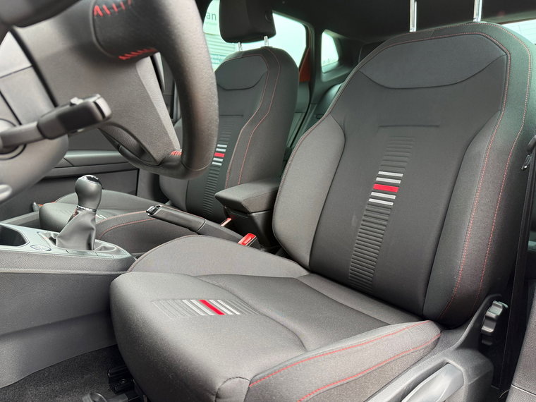 Vehicle Image 16