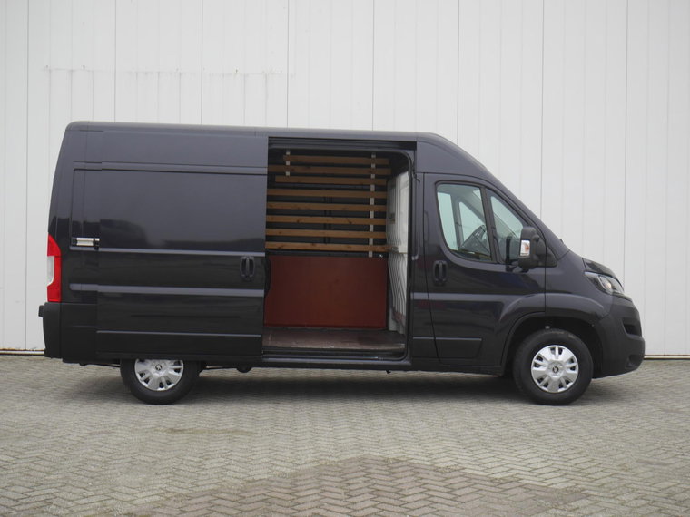 Vehicle Image 28