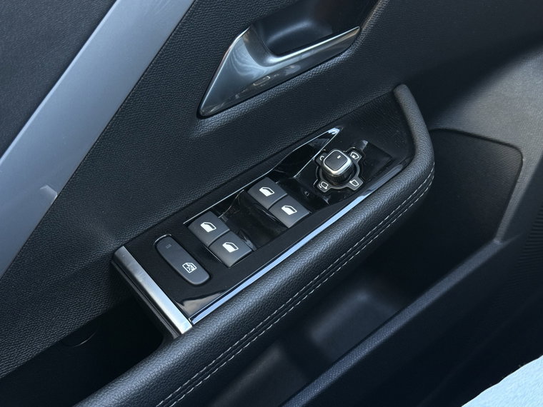 Vehicle Image 42