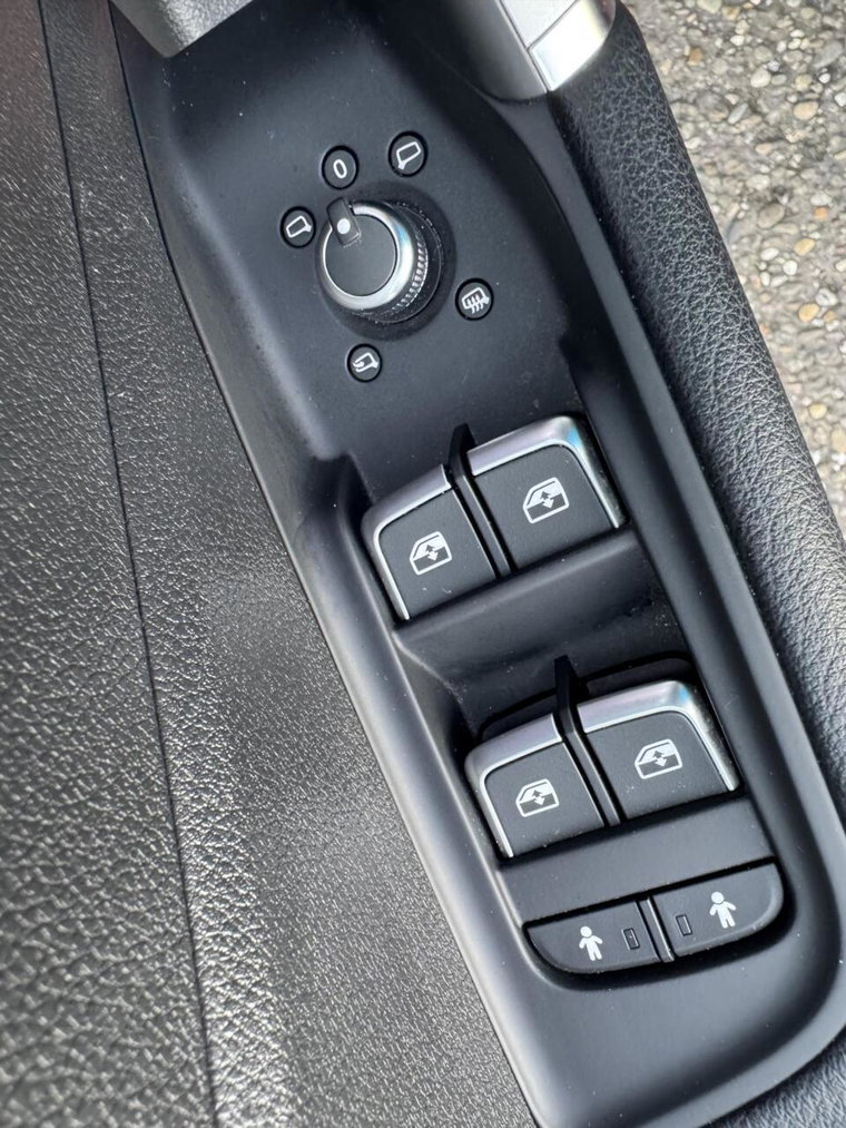 Vehicle Image 24
