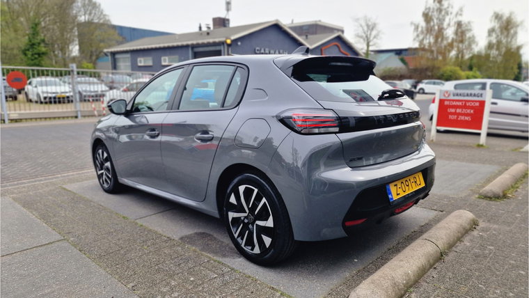 Vehicle Image 16