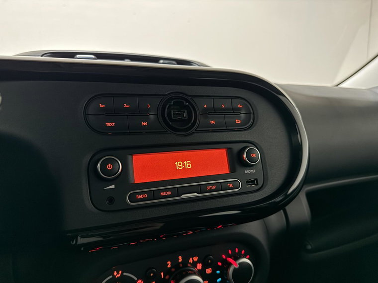 Vehicle Image 32