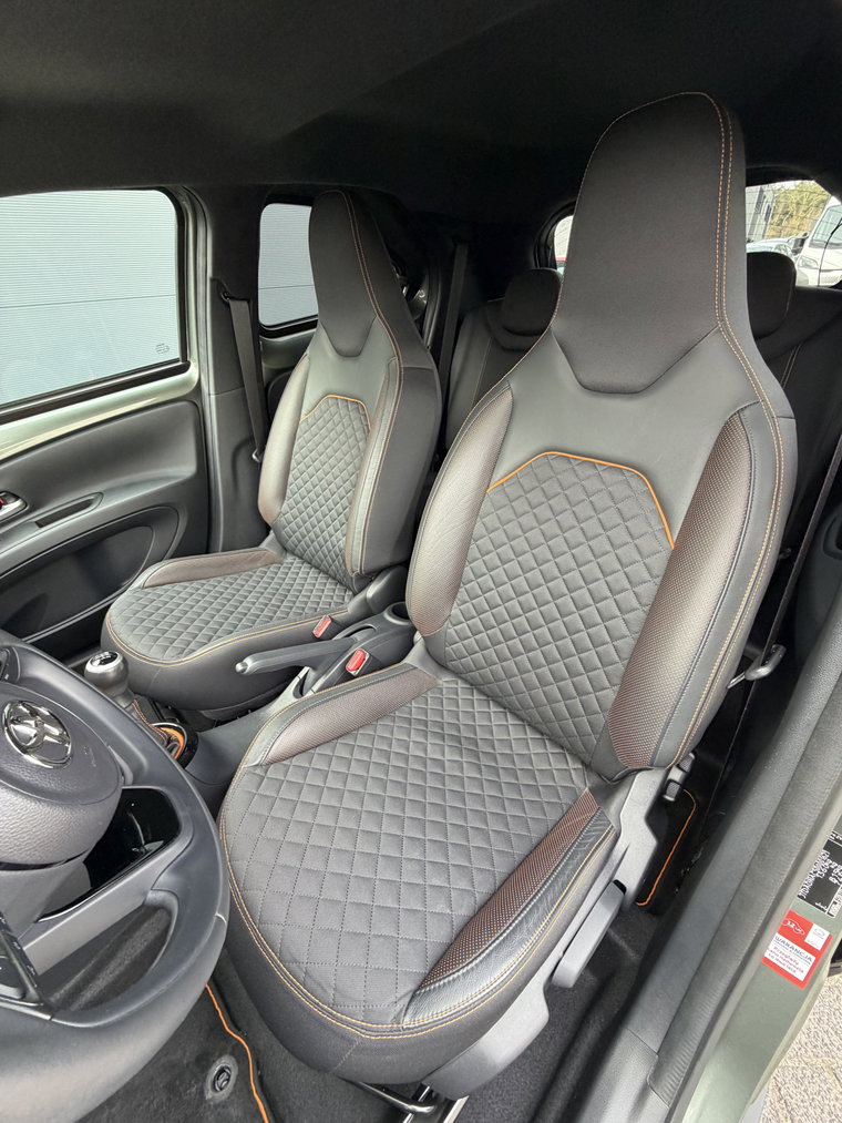 Vehicle Image 12