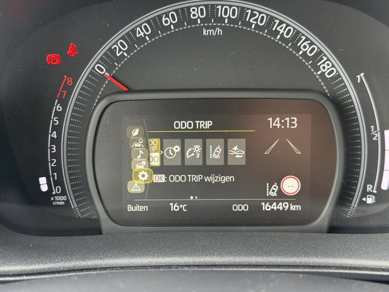 Vehicle Image 16