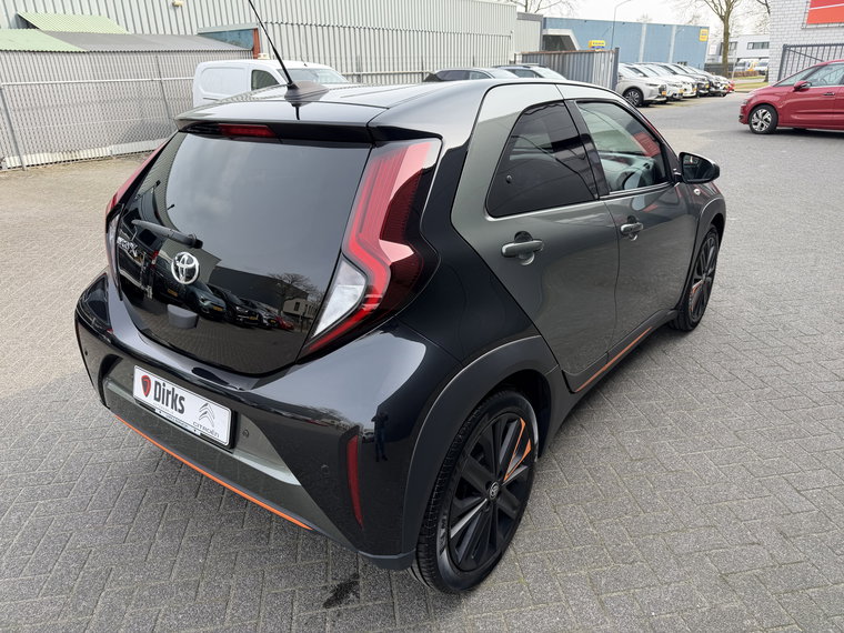 Vehicle Image 6