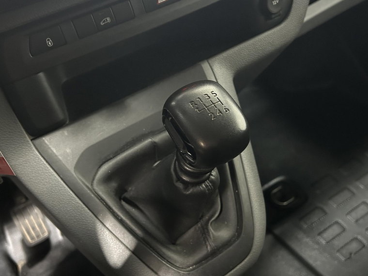Vehicle Image 29