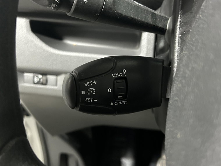 Vehicle Image 40