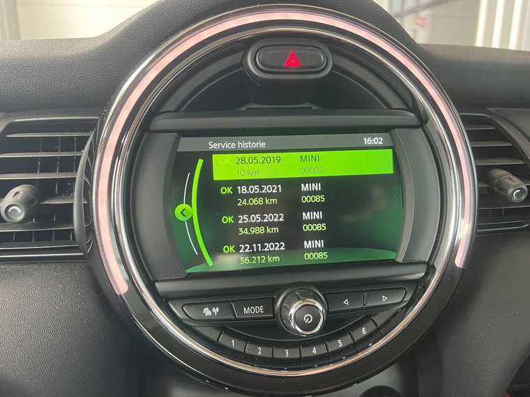 Vehicle Image 28