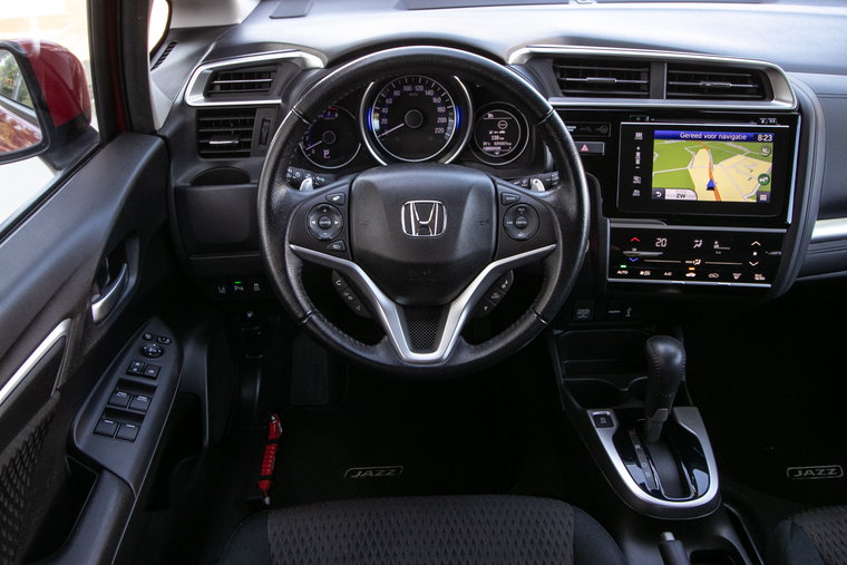 Vehicle Image 16