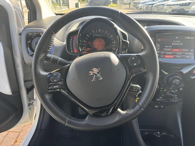 Vehicle Image 12