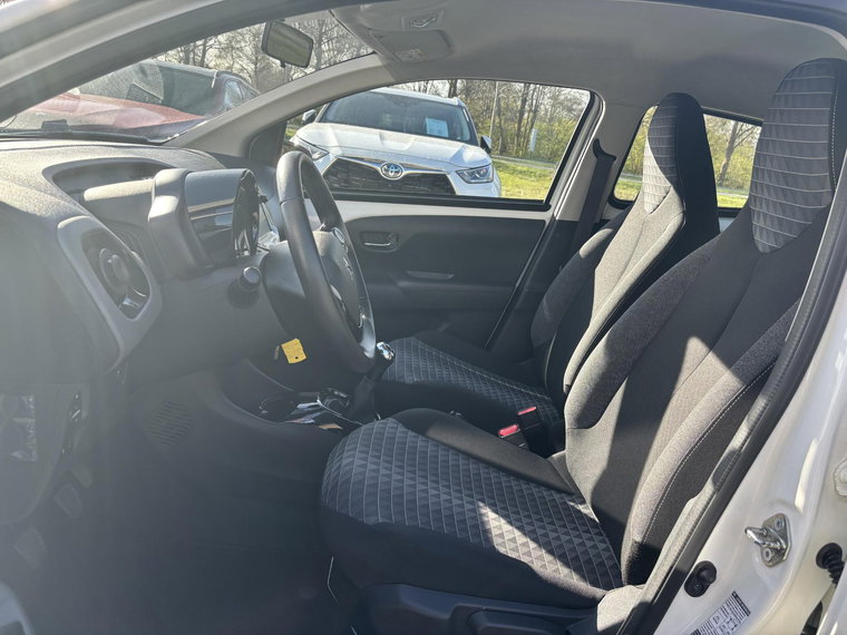 Vehicle Image 11