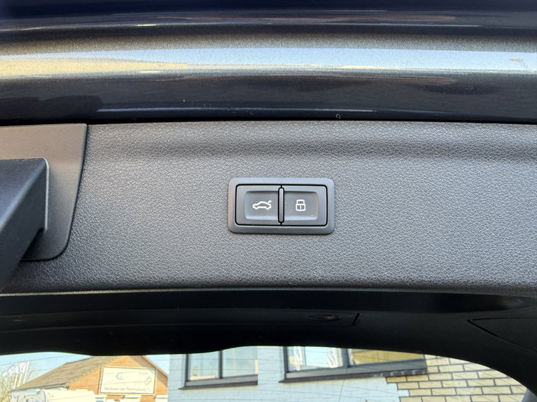 Vehicle Image 28