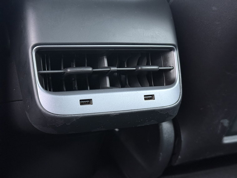 Vehicle Image 38