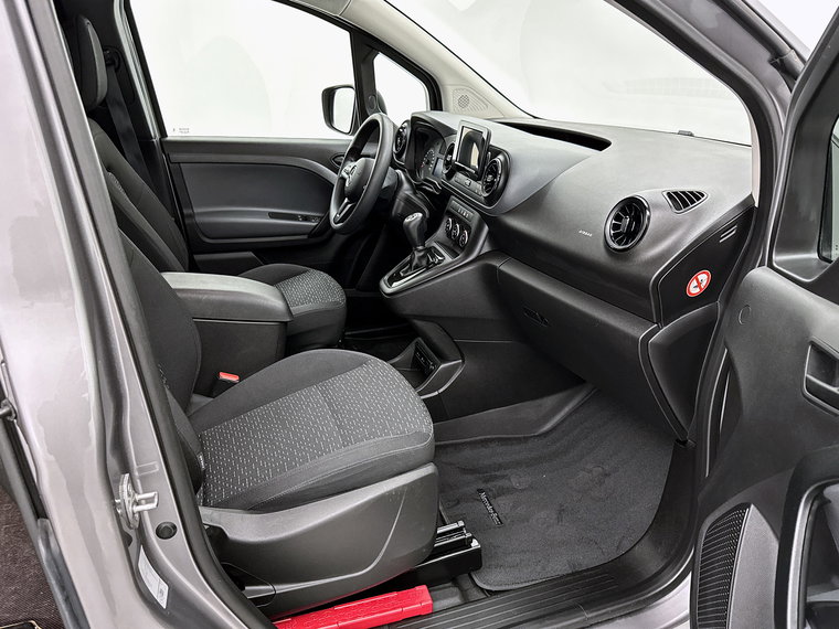 Vehicle Image 23