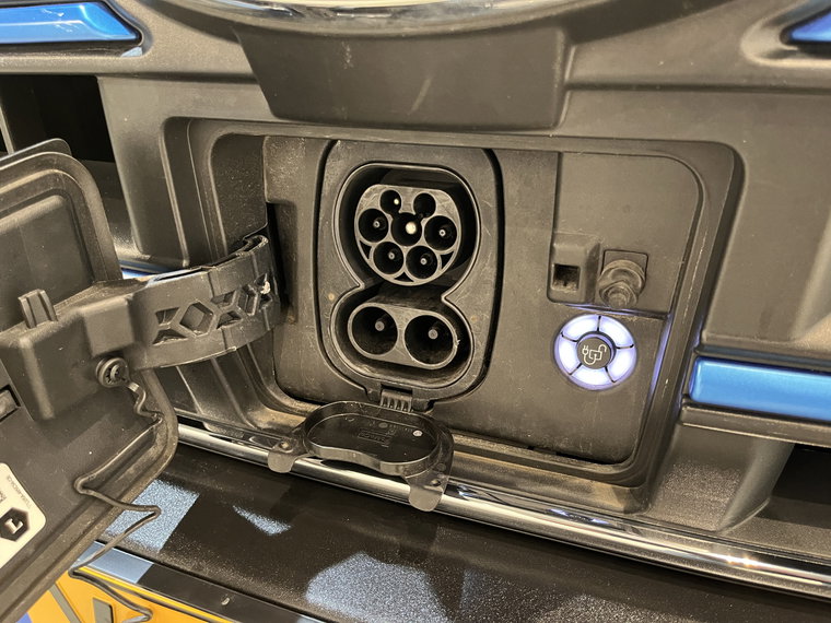 Vehicle Image 13