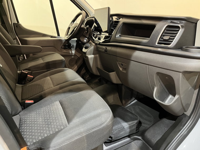 Vehicle Image 16