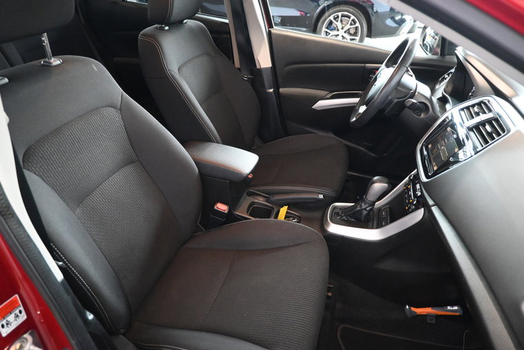 Vehicle Image 13