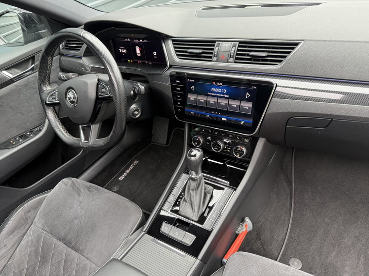Vehicle Image 25