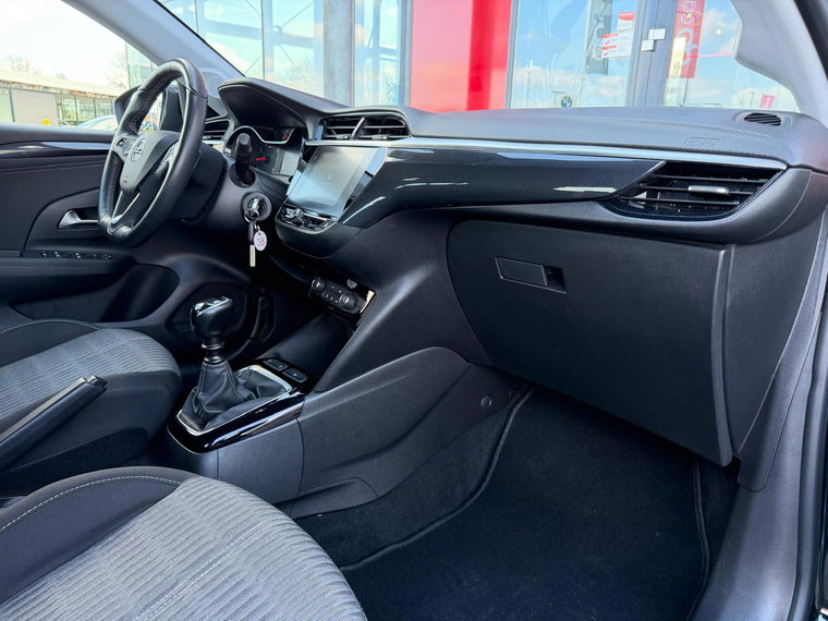 Vehicle Image 25