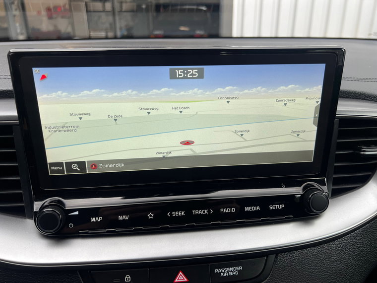Vehicle Image 25